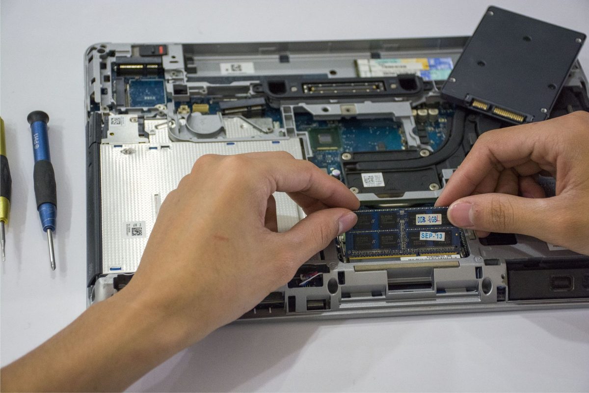  Laptop RAM upgrade and compatible laptop memory installation